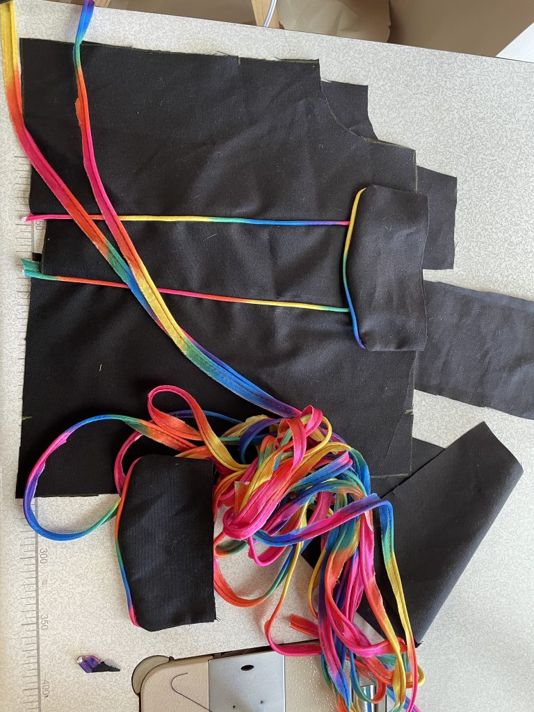 Multi coloured piping detaiil